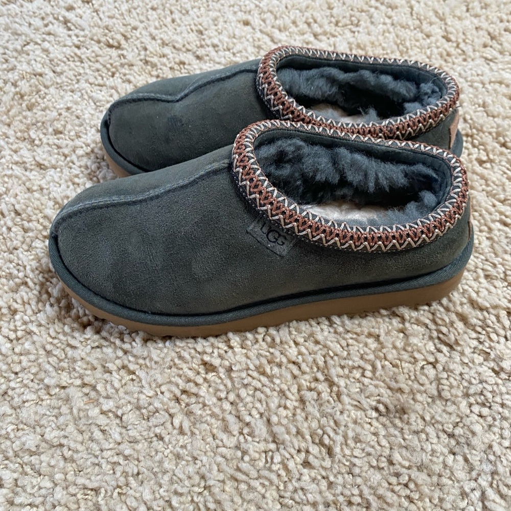 Ugh Tasman slippers